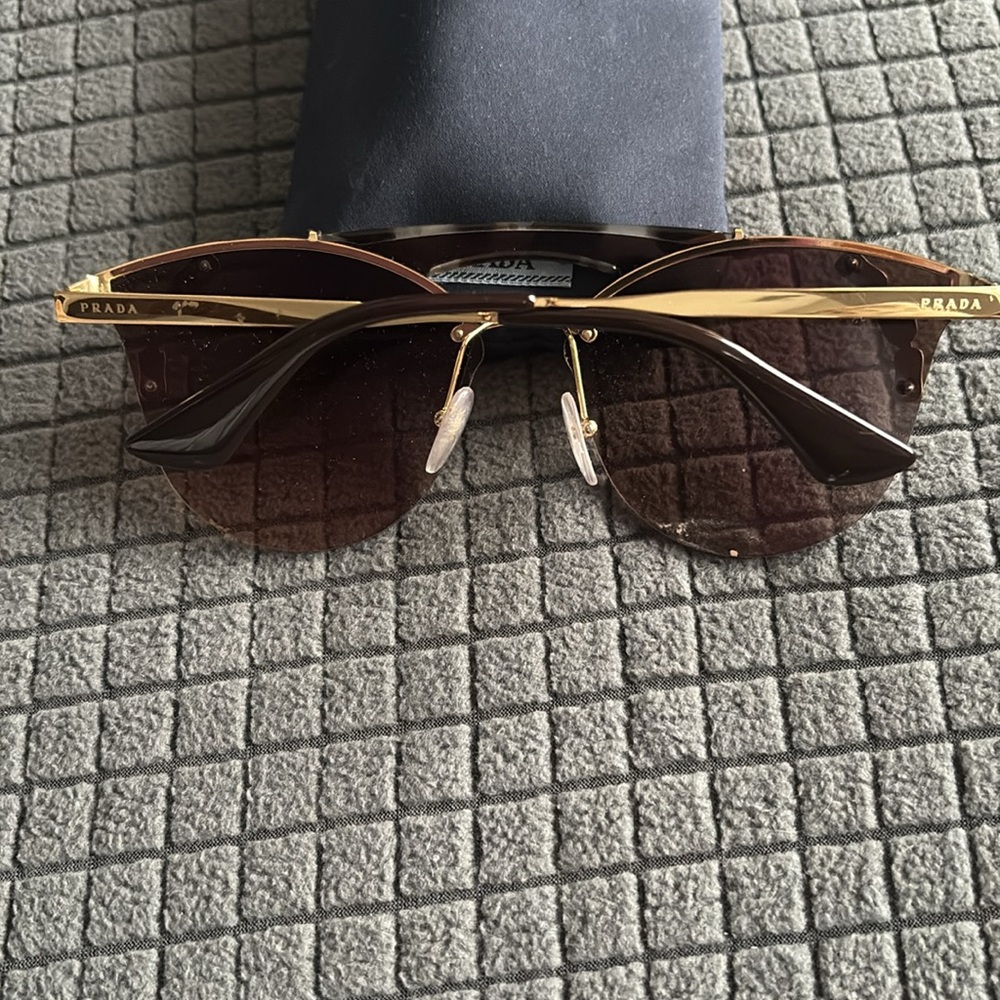 Prada sunglasses - Picture 7 of 8